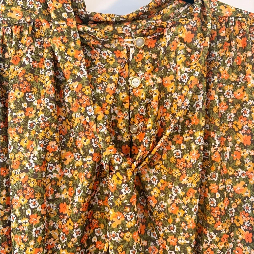 Vintage 1950’s-1960’s Floral Women's Top featuring P*ssy Bow - Picture 2 of 3